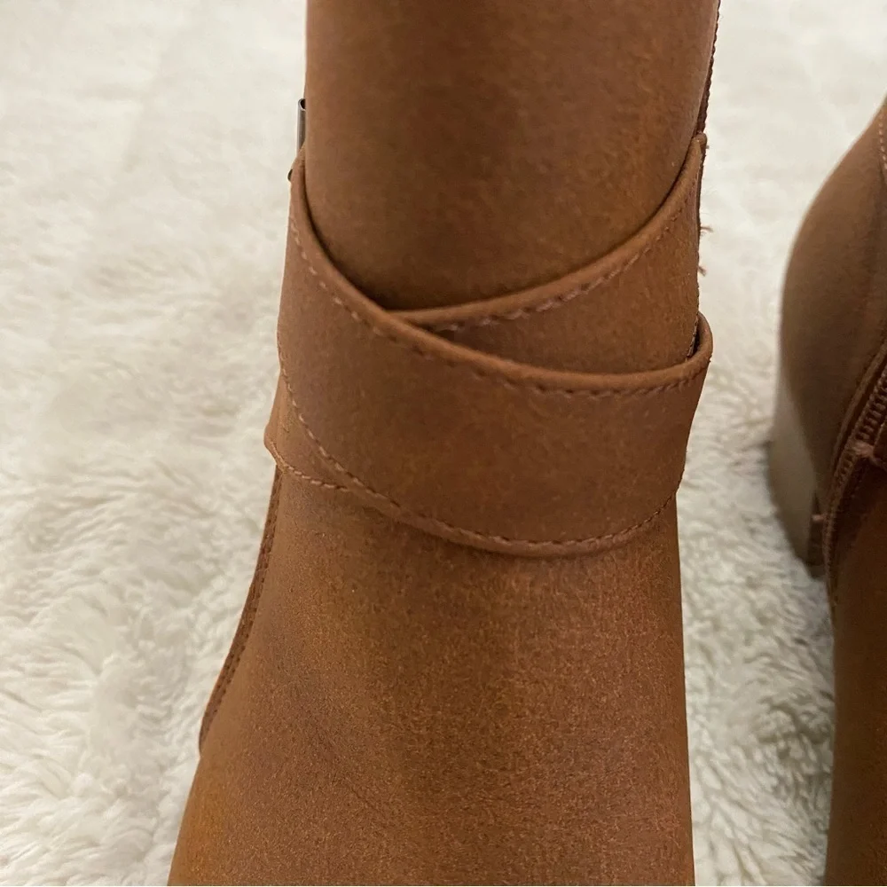 Maurices SuperCush Brown Tan Ankle Boots Booties w/ Buckle Accent Boho Size 7.5